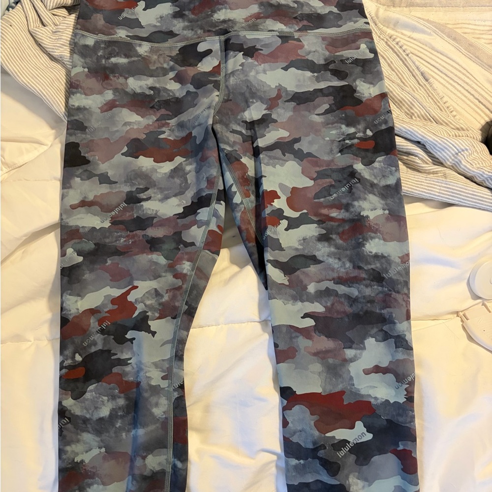 lululemon athletica Wunder Train high-rise crop 23” inseam, size 14 blue multi